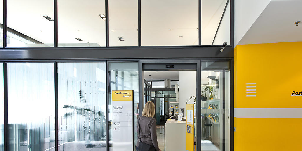 E-Banking mit Panne: Kunden der Postfinance müssen momentan zum Schalter. (Symbol)
