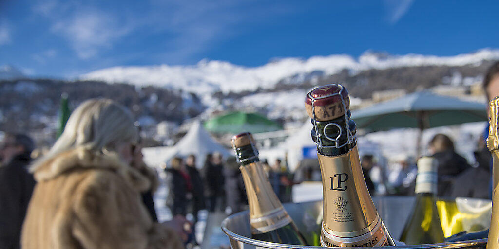 Da fliesst der Champagner: Die Schweiz ist bei der Zahl an Millionären weltweit ganz weit oben (Symbolbild).