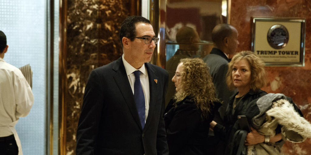 Steven Mnuchin am Dienstag auf dem Weg zum Trump Tower in New York.