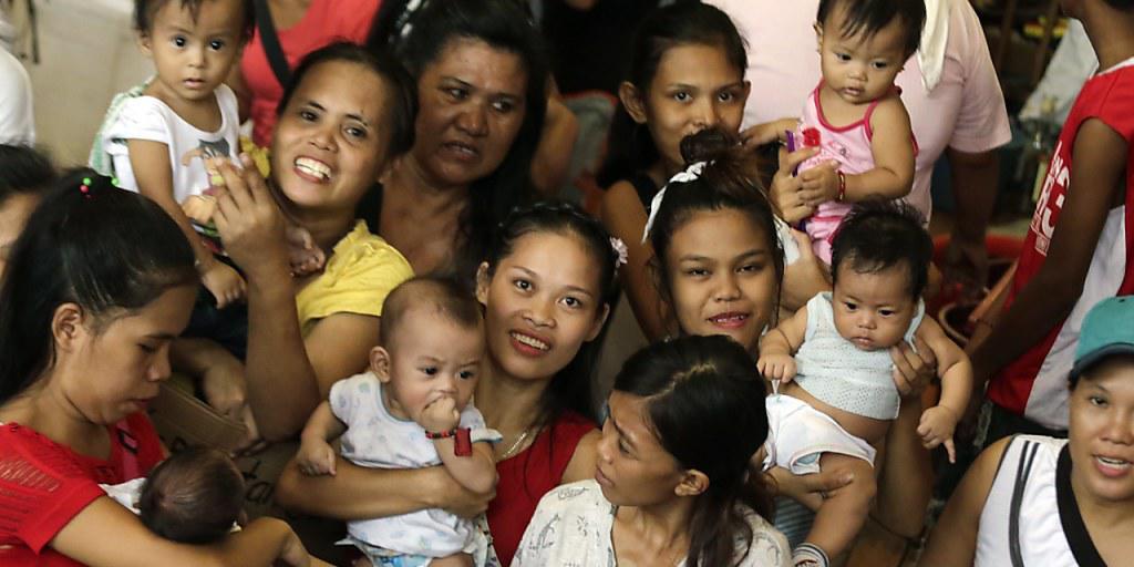 Bis 2050 wächst die Weltbevölkerung nach neuen Schätzungen auf zehn Milliarden Menschen - im Bild philippinische Mütter mit ihren Kindern (Archiv)