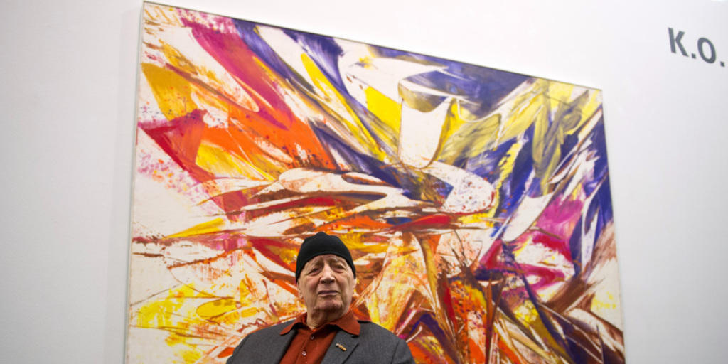 Der Künstler Karl Otto Götz posiert am 20. März 2014 in Duisburg (Nordrhein-Westfalen) im Museum Küppersmühle vor seinem Kunstwerk "Giverny IIV/1". Der Pionier der abstrakten Kunst der Nachkriegszeit starb am 19. August 2017 im Alter von 103 Jahren. (Archiv) Der Künstler Karl Otto Götz posiert am 20. März 2014 in Duisburg (Nordrhein-Westfalen) im Museum Küppersmühle vor seinem Kunstwerk "Giverny IIV/1". Der Pionier der abstrakten Kunst der Nachkriegszeit starb am 19. August 2017 im Alter von 103 Jahren. (Archiv)