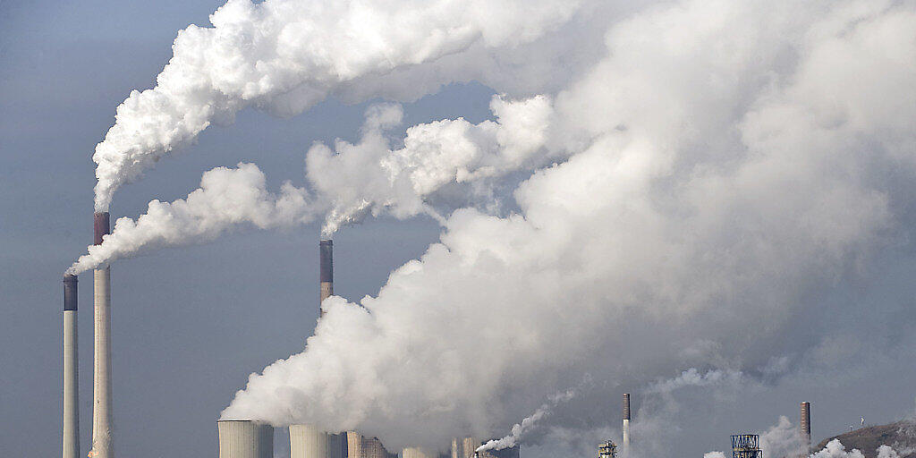 Emissionsrechte sollen den CO2-Ausstoss eindämmen. Nun werden die Handelssysteme der Schweiz und der EU verknüpft. (Archivbild)