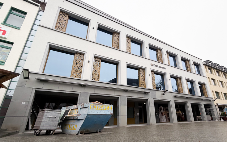 Neben der Lindt-Filiale (r.) k&ouml;nnen Touristen k&uuml;nftig Geschenke im Souvenir-Laden kaufen.