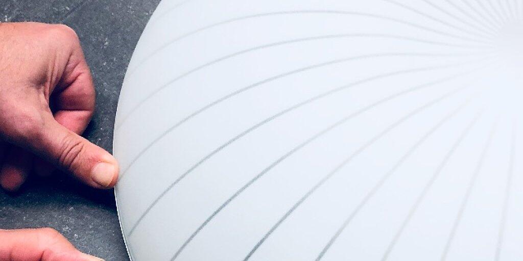 Diese Glas-Deckenlampen von Ikea können herunterfallen. Das Möbelhaus ruft sie deswegen zurück.