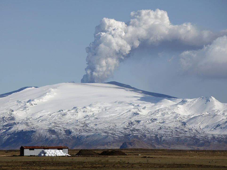 Im Jahr 2010 f&uuml;hrte ein Ausbruch des Vulkans Eyjafjallaj&ouml;kull auf Island zum Stopp des Flugverkehrs in Nordeuropa. (Archivbild)