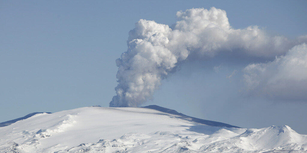 Im Jahr 2010 f&uuml;hrte ein Ausbruch des Vulkans Eyjafjallaj&ouml;kull auf Island zum Stopp des Flugverkehrs in Nordeuropa. (Archivbild)