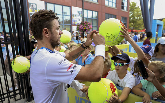 In New York beliebt und immer näher an seiner Topform: Stan Wawrinka am Samstag im Training, bevor er in der Nacht auf Montag den Titelverteidiger Novak Djokovic herausfordert