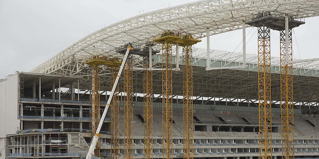 Mindestens vier der zwölf WM-Stadien in Brasilien hat der Baukonzern Odebrecht gebaut, hier die Arena Corinthians. Dabei sollen laut Strafverfolgern illegale Gelder geflossen sein. (Archivbild) Mindestens vier der zwölf WM-Stadien in Brasilien hat der Baukonzern Odebrecht gebaut, hier die Arena Corinthians. Dabei sollen laut Strafverfolgern illegale Gelder geflossen sein. (Archivbild)