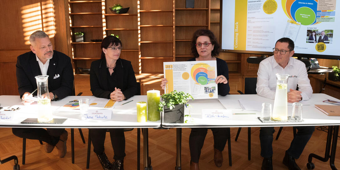 Einladung Pressekonferenz: Kräfte bündeln > Ressourcen finden > Wirtschaft unterstützen; neue Kooperation zwischen AMS und Steinegerta, Parksaal der Stein Egerta, In der Steinegerta 26, 9494 Schaan Einladung Pressekonferenz: Kräfte bündeln > Ressourcen finden > Wirtschaft unterstützen; neue Kooperation zwischen AMS und Steinegerta, Parksaal der Stein Egerta, In der Steinegerta 26, 9494 Schaan