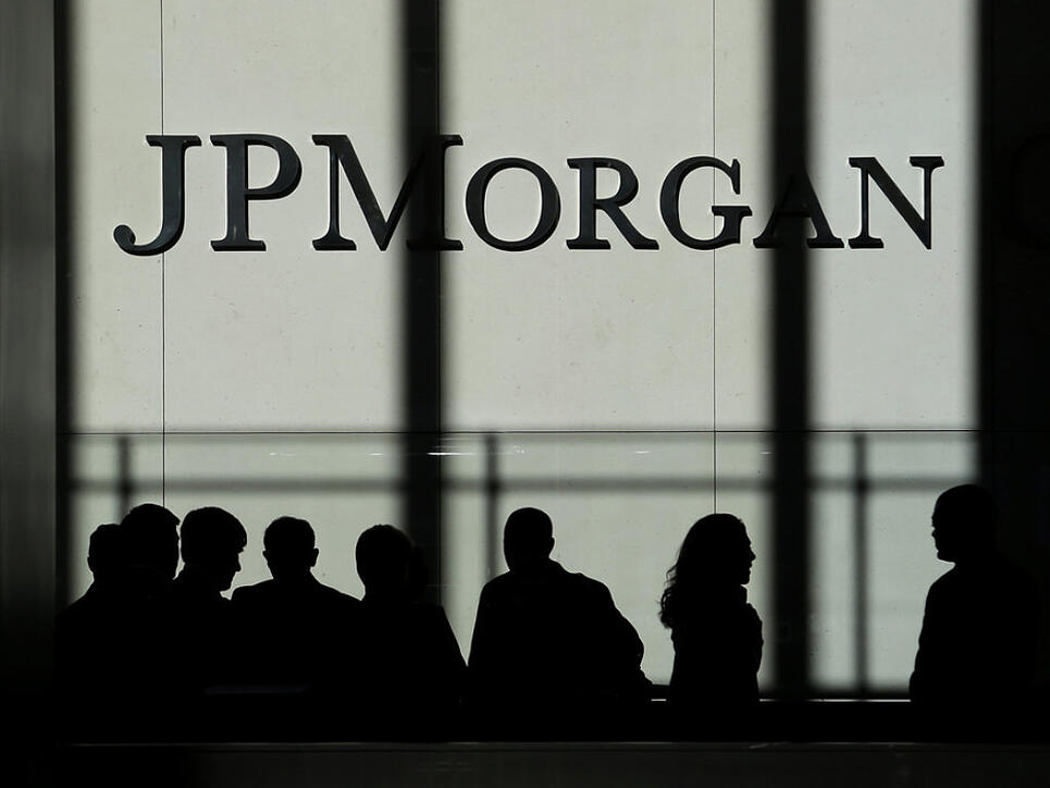Trotz einer massiven Belastung durch die US-Steuerreform verdient JP Morgan weiterhin Milliarden. Unter dem Strich erzielte die grösste US-Bank   im Schlussquartal 4,2 Milliarden Dollar als Gewinn heraus.