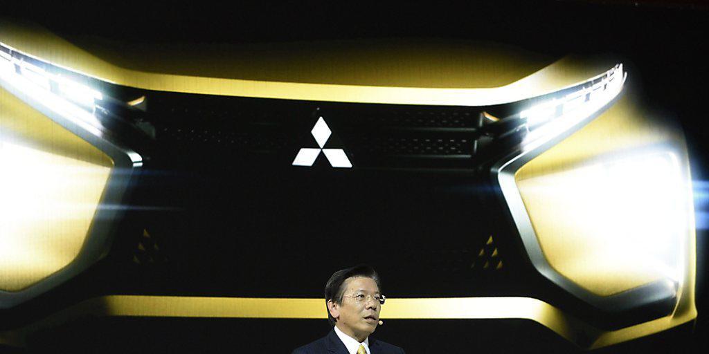 Mitsubishi-Chef Tetsuro Aikawa, hier an der Tokyo Motor Show im vergangenen Jahr: Am Mittwochnachmittag will sich Aikawa zu Unregelmässigkeiten bei Abgastests äussern (Archiv).