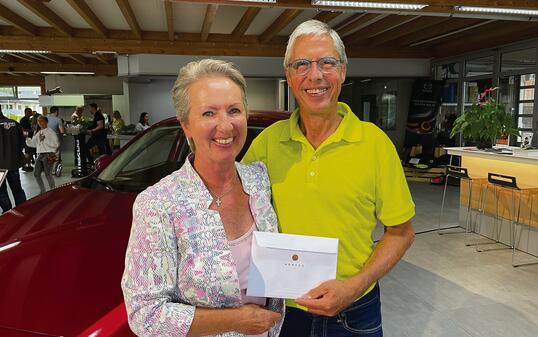 Der Gewinner des Events ist Gregor Ambühl aus Mauren, hier mit seiner Frau Irene, ist während drei Monaten 1425 km gejoggt.