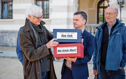 Übergabe Unterschriften Spital-Referendum