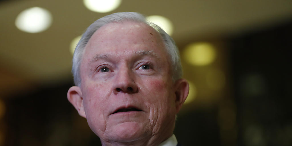 Der erzkonservative Senator Jeff Sessions aus Alabama soll US-Justizminister werden. Der 69-Jährige hat sich in der Vergangenheit für eine Verringerung der Staatsausgaben, für eine harte Gangart bei der Verbrechensbekämpfung und gegen die irreguläre Einwanderung eingesetzt.