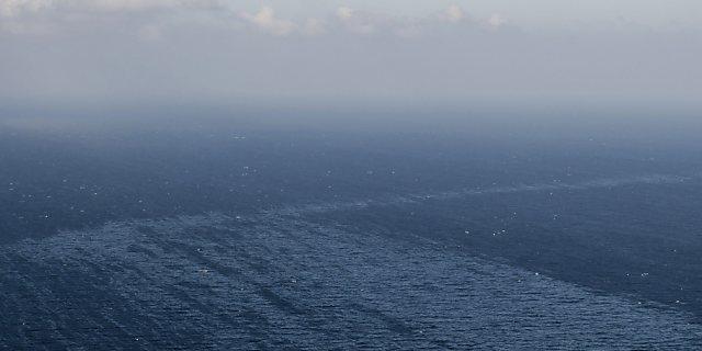 Der Ölteppich vor den Kanaren, aufgenommen von Greenpeace Der Ölteppich vor den Kanaren, aufgenommen von Greenpeace