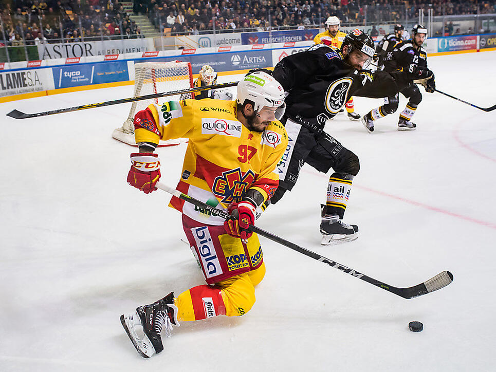 Mathias Joggi (am Puck) spielt k&uuml;nftig f&uuml;r Ajoie
