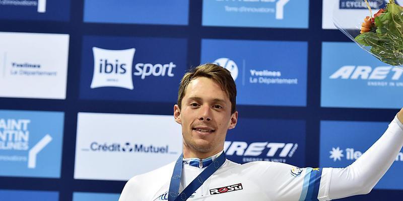 Gaël Suter zuoberst auf dem Podest: Der Waadtländer gewann an der Bahn-EM in Frankreich Gold im Scratch