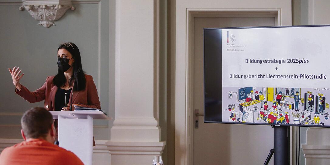 Vorstellung Bildungsstrategie und Bildungsbericht Vorstellung Bildungsstrategie und Bildungsbericht