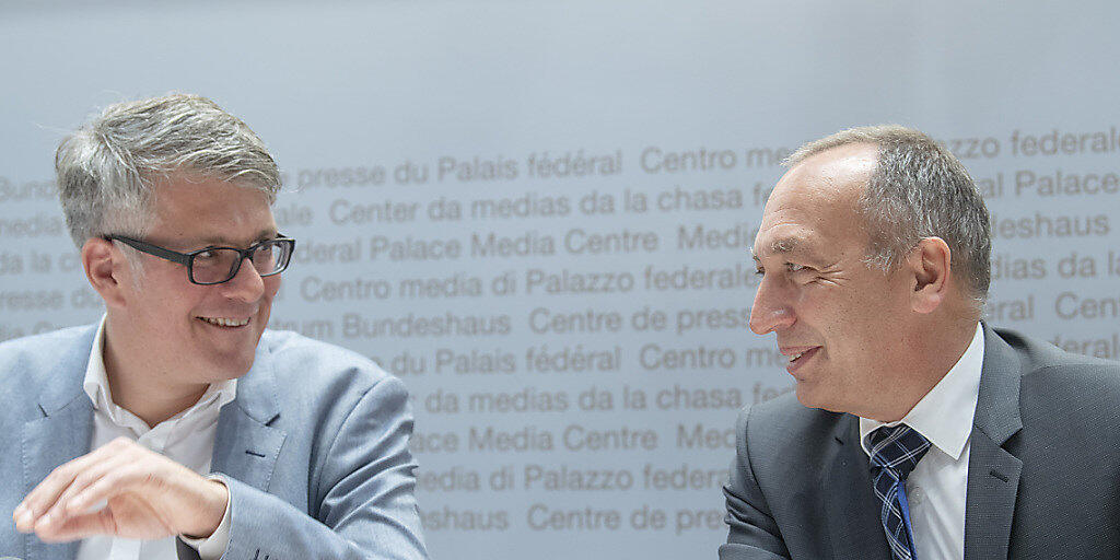 Das Bundesamt für Kommunikation (Bakom) hat das Mediensystem unter die Lupe genommen.  Im Bild Bernard Maissen, Leiter der Abteilung Medien (rechts), und Stefan Thommen, Mitglied der Geschäftsleitung von Publicom.
