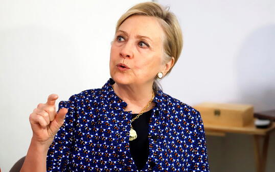 Die ehemalige amerikanische Aussenministerin Hillary Clinton wird am Montag an der Berlinale erwartet. Sie soll die vierteilige Dokuserie "Hillary" der Filmemacherin Nanette Burstein vorstellen.