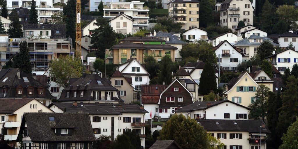 Der Risikoindex des Hypothekenvermittlers Moneypark zeigt ein mittleres Risiko einer Blasenbildung am Immobilienmarkt. (Archivbild)