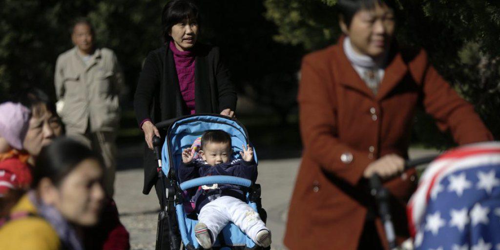 Seit 2016 dürfen chinesische Paare bis zu zwei Kinder haben. Die Regierung sieht derzeit keinen Anlass, ihre Familienpolitik weiter zu lockern.