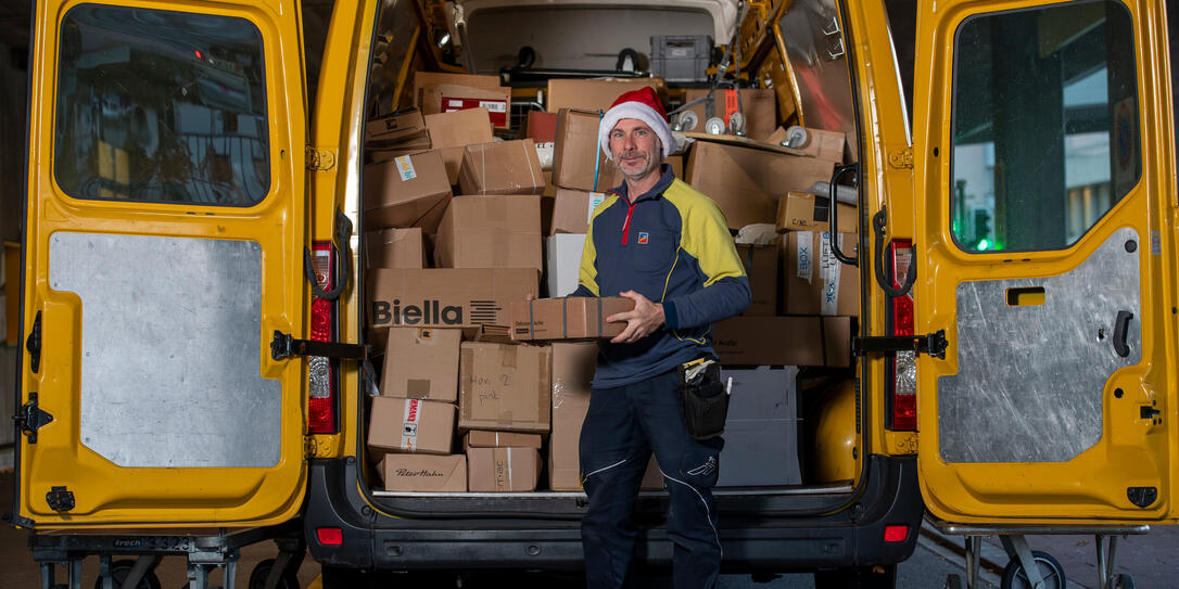 231116 Thomas Mayer, Post Vaduz Paketzusteller Weihnachtsmagazin 231116 Thomas Mayer, Post Vaduz Paketzusteller Weihnachtsmagazin