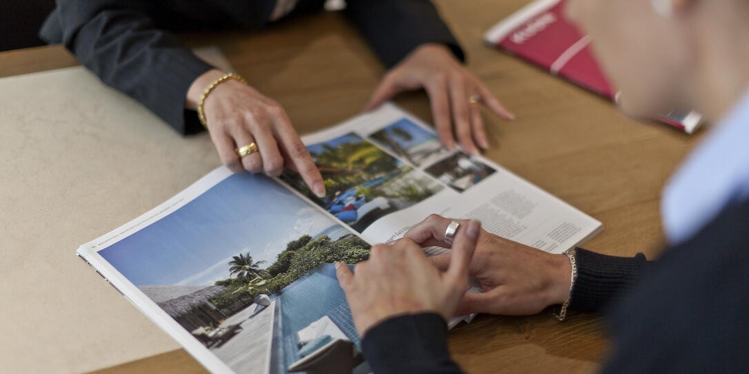 KUNDIN, KUNDE, REISEBUERO, REISEBUEROS, REISEKONZERN, REISEVERANSTALTER, KUONI, KUONI GROUP, REISEBRANCHE,