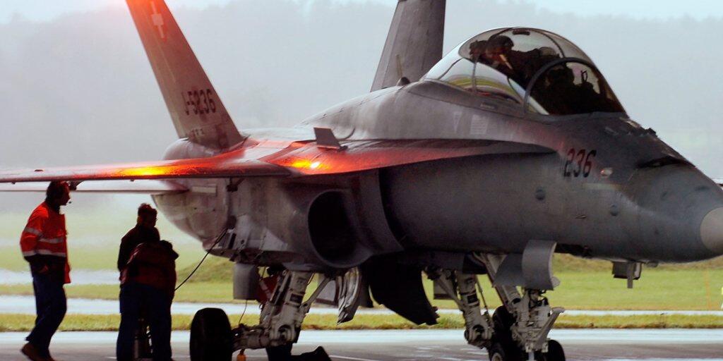 Ein F/A-18-Kampfjet im Jahr 2005 auf dem damaligen Militärflugplatz Dübendorf ZH. (Archivbild)