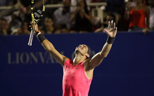 Rafael Nadal half dem Roten Kreuz, Millionen zu sammeln