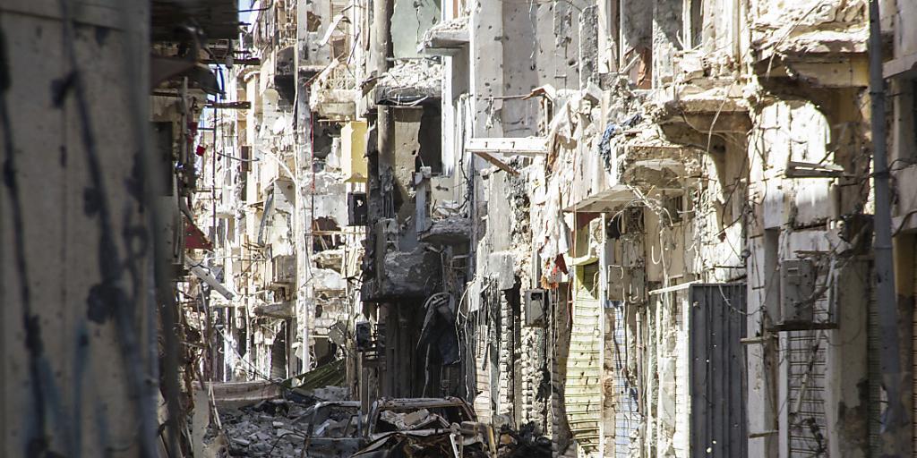 Libyen, vom Krieg gezeichnet: Wie diese Strasse in der Stadt Bengasi wurde nun auch die Hafenstadt Derna von einem Anschlag erschüttert (Symbolbild).