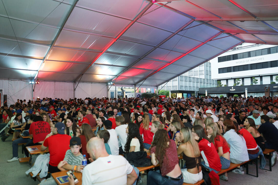 WM-Meile Rathausplatz Vaduz Spiel Schweiz-Katar