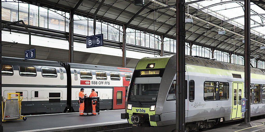 Die BLS findet sich mit dem Entscheid des BAV ab: Sie wird ab Dezember 2019 die zwei zugesprochenen Verkehrslinien Bern - Biel und Bern - Burgdorf - Olten befahren. (Archiv)