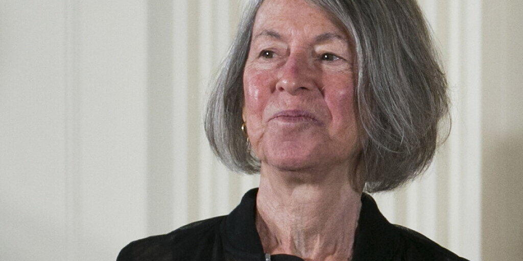 Die 77-jährige amerikanische Lyrikerin Louise Glück wird mit dem Literaturnobelpreis 2020 geehrt. Die 77-jährige amerikanische Lyrikerin Louise Glück wird mit dem Literaturnobelpreis 2020 geehrt.