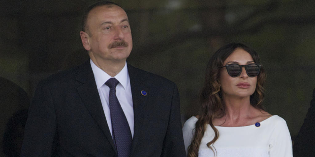 Aserbaidschans Präsident Ilham Aliyev mit seiner neu ernannten Vize-Präsidentin und Gattin Mehriban Aliyev (Archiv)