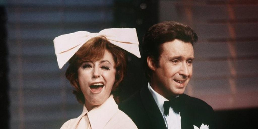 Sie war die Ohrwurm-Lieferantin der Nachkriegs- und Wirtschaftswunder-Zeit: Caterina Valente - hier mit Peter Alexander - wird heute 85 (Archiv).