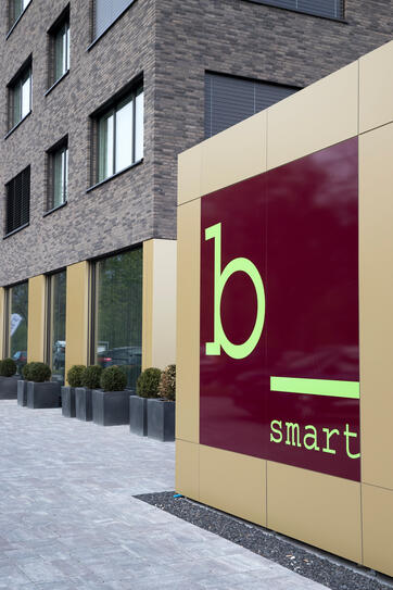 B SMART, Bendern