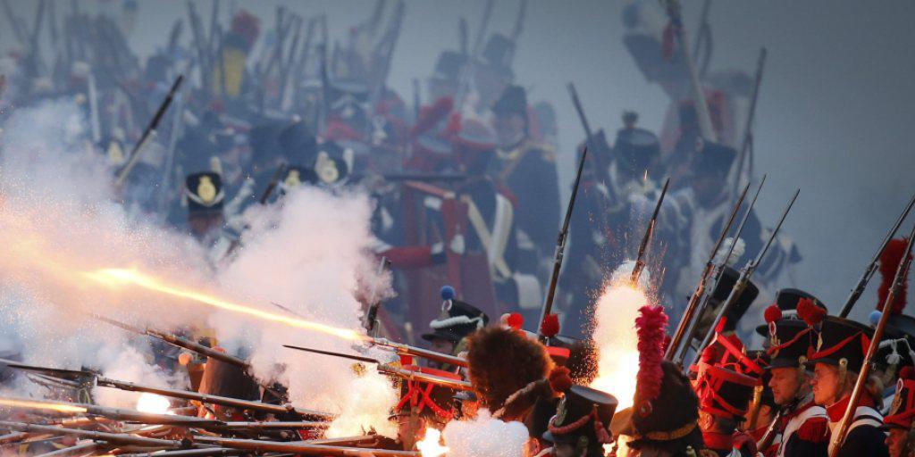 Feurige Angelegenheit: Laienschauspieler stellen die Schlacht von Waterloo nach
