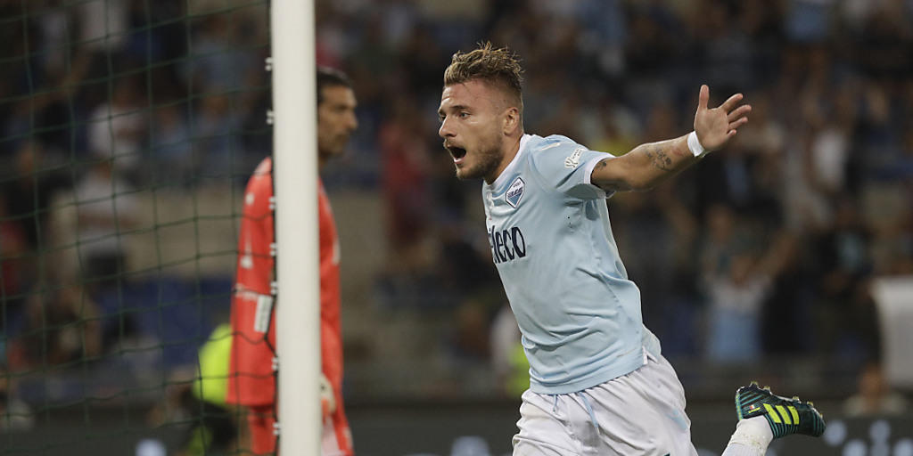Lazios Ciro Immobile feiert mit seinem Team den Gewinn des italienischen Supercups