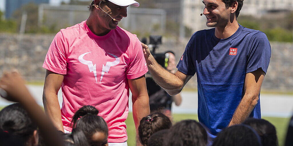 Auf gemeinsamer Mission in Südafrika: Roger Federer (re.) und Rafael Nadal animierten südafrikanische Kinder zu lernen und zu spielen