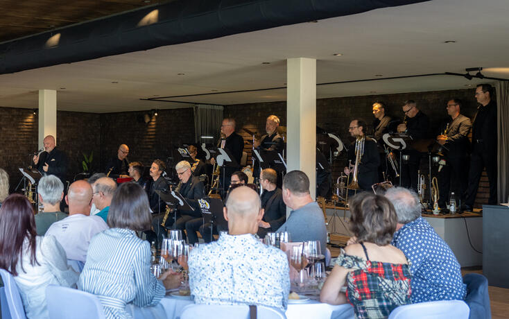 Dinner & Concert - Big Band mit James Morrison