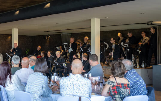 Dinner & Concert - Big Band mit James Morrison