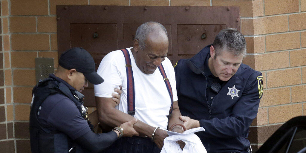 Der einstige US-Fernsehstar Bill Cosby hat seine Haftstrafe wegen sexuellen Missbrauchs angetreten.