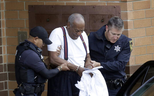 Der einstige US-Fernsehstar Bill Cosby hat seine Haftstrafe wegen sexuellen Missbrauchs angetreten.