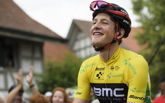 Blickt mit Zuversicht nach vorne und auf die Etappe vom Dienstag nach Gstaad: Tour-de-Suisse-Leader Stefan Küng