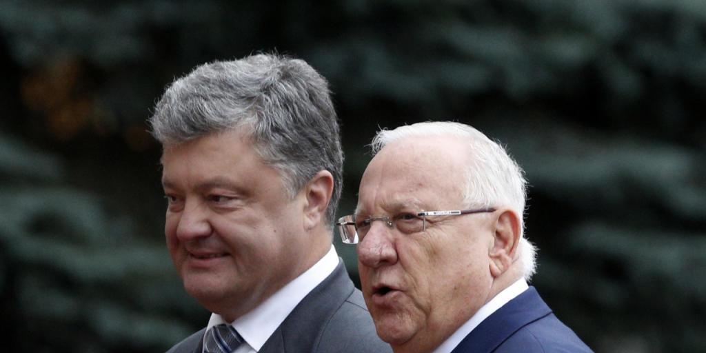 Israels Präsident Reuven Rivlin mit dem ukrainischen Präsidenten Petro Poroschenko in Kiew. Rivlin gedachte dort der Kiewer Juden, die beim Massaker von Babi Jar 1941 umgebracht wurden.