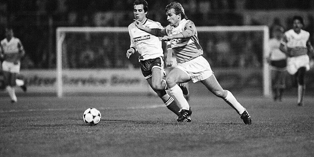 1989 ist der FC Sion gegen Karl-Marx-Stadt chancenlos: hier hat Verteidiger Olivier Rey (links) das Nachsehen