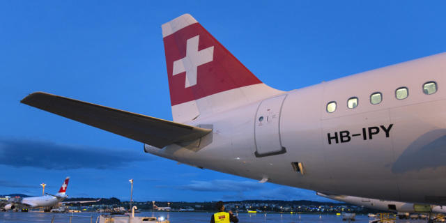 Swiss-Flugzeug am Flughafen Zürich vor dem Abflug (Archiv)