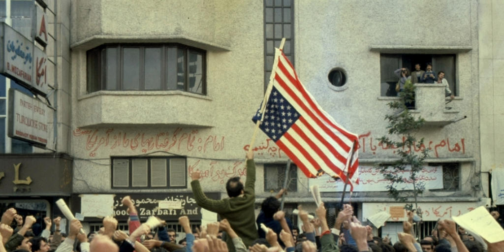 Anti-amerikanische Demonstration vor der US-Botschaft in Teheran am 5. November 1979, nachdem radikale iranische Studenten US-Diplomaten und -Bürger als Geiseln nahmen. 36 Jahre nach der Geiselnahme werden die Opfer von den USA entschädigt. Anti-amerikanische Demonstration vor der US-Botschaft in Teheran am 5. November 1979, nachdem radikale iranische Studenten US-Diplomaten und -Bürger als Geiseln nahmen. 36 Jahre nach der Geiselnahme werden die Opfer von den USA entschädigt.