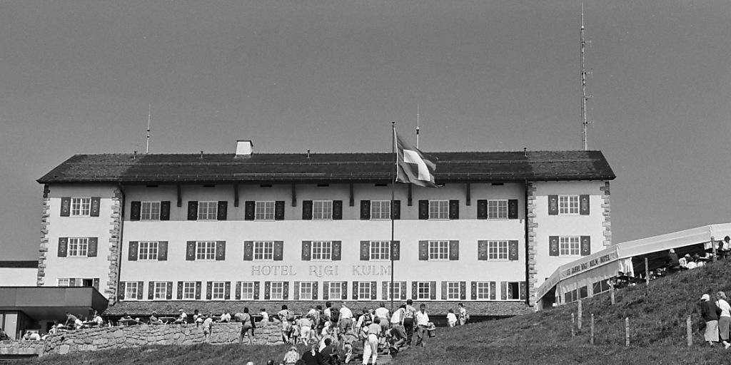 Das heute noch existierende Hotel Rigi Kulm, ein Nachfolgebau des ersten Berghotels, mit dem vor 200 Jahren der Fremdenverkehr auf dem Aussichtsberg seinen Anfang genommen hat, in einer Aufnahme von 1991 anlässlich der 175-Jahre-Feierlichkeiten.
